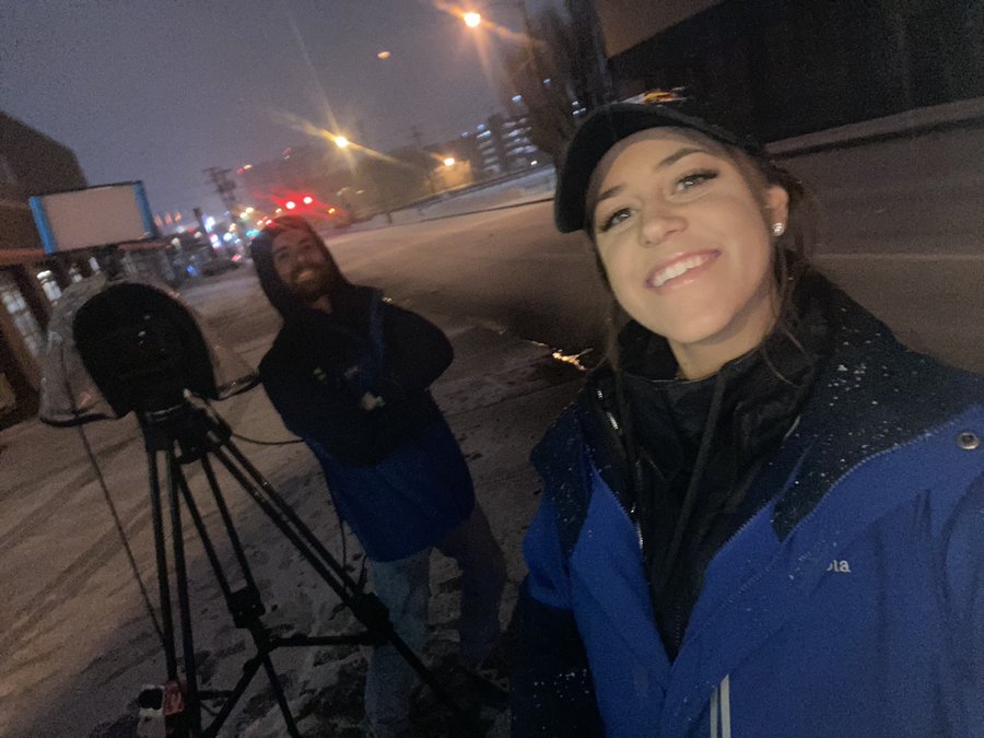 Esta repórter foi atropelada em direto, mas continuou a emissão. Veja o vídeo