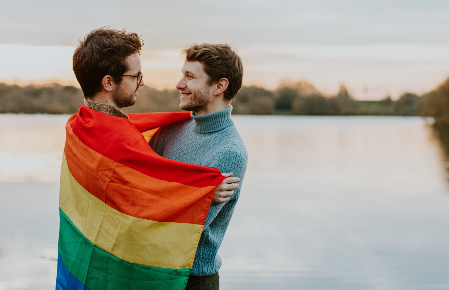 Como é que homens homossexuais podem dar sangue? Critérios continuam “obsoletos” e “discriminatórios”