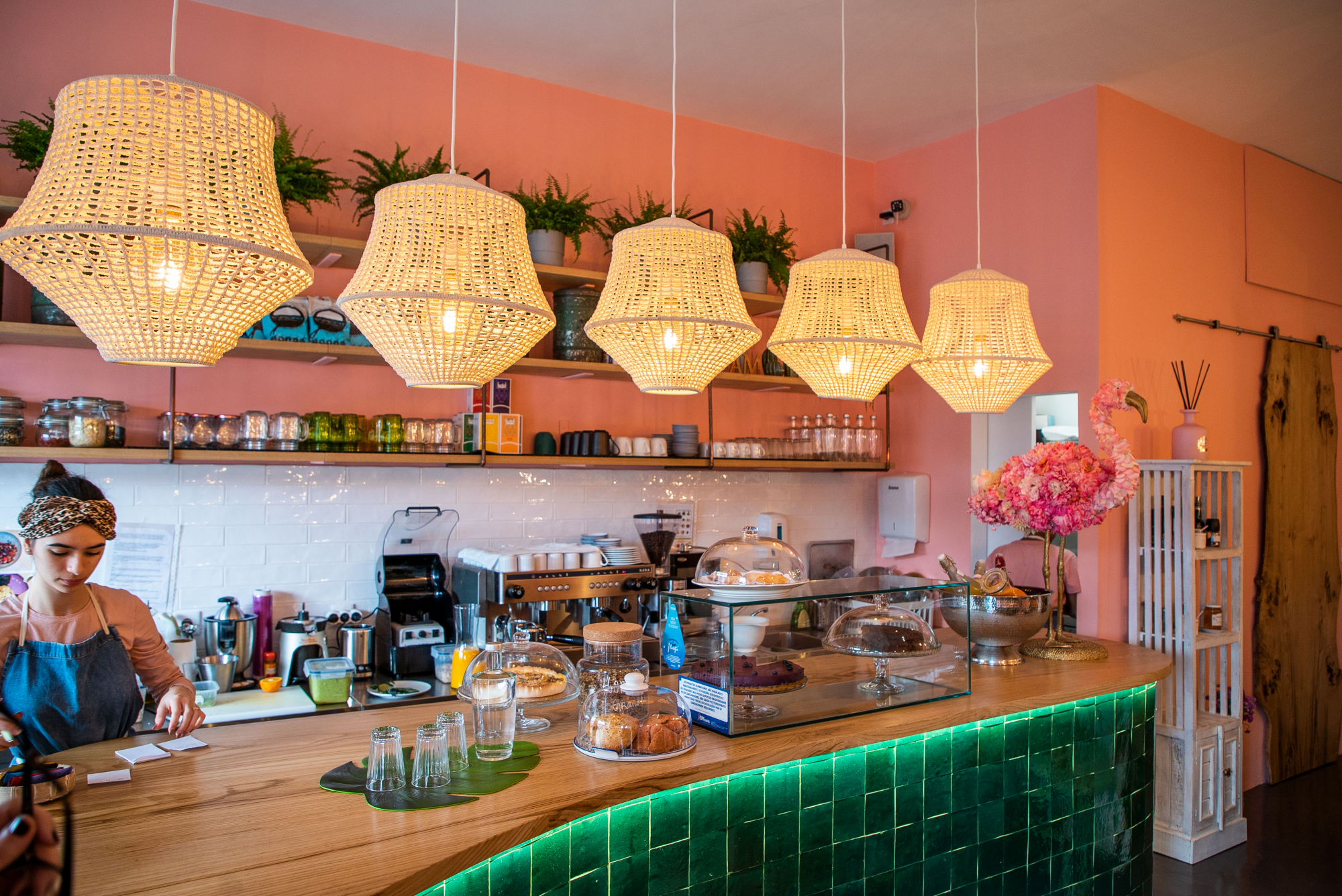 Atriz Sofia Ribeiro admite fechar de vez o café onde investiu muito dinheiro. A culpa é da pandemia