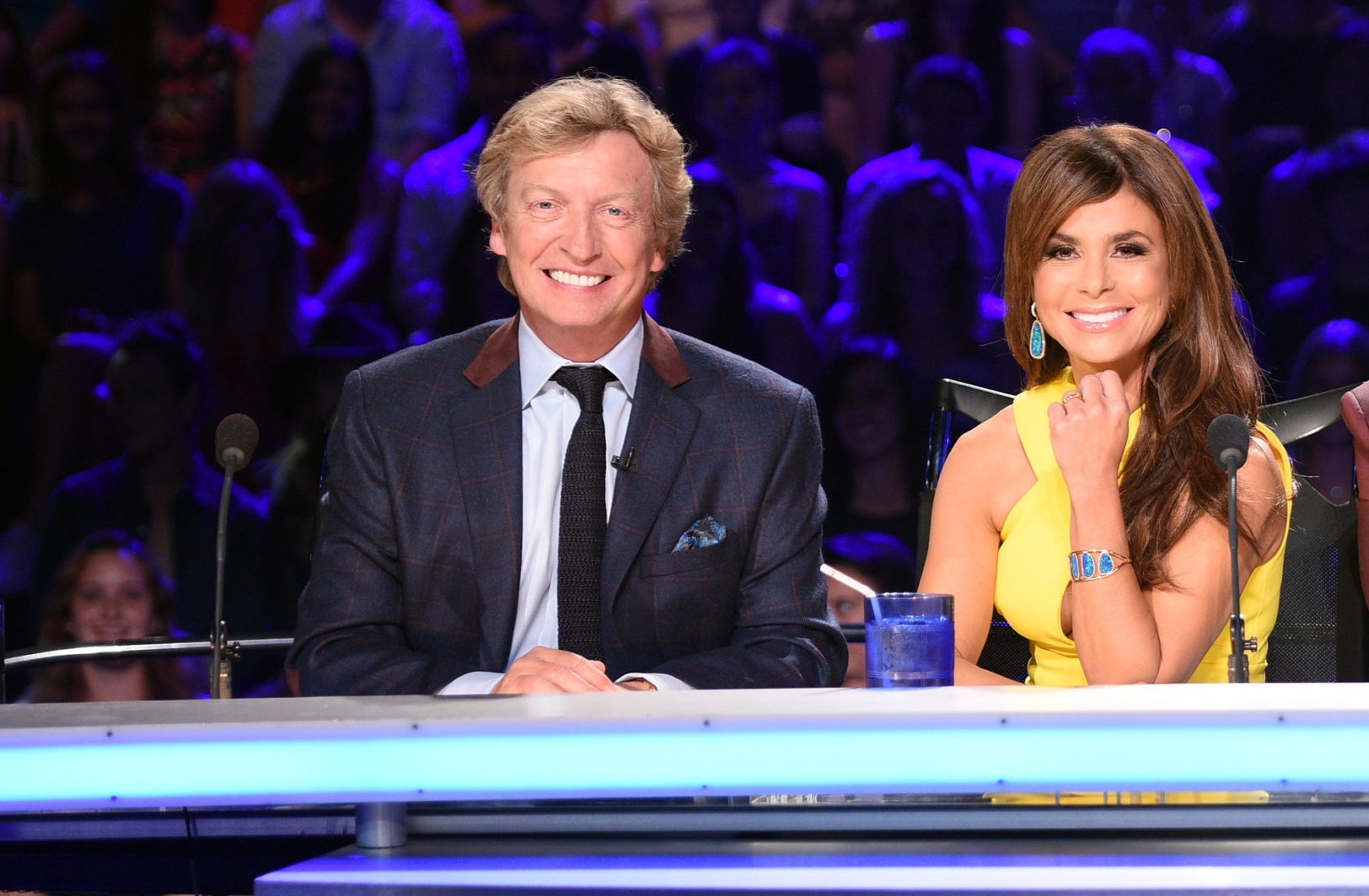 Paula Abdul processa produtor de “American Idol” por agressões sexuais. “Agarrou-lhe os genitais e as mamas”