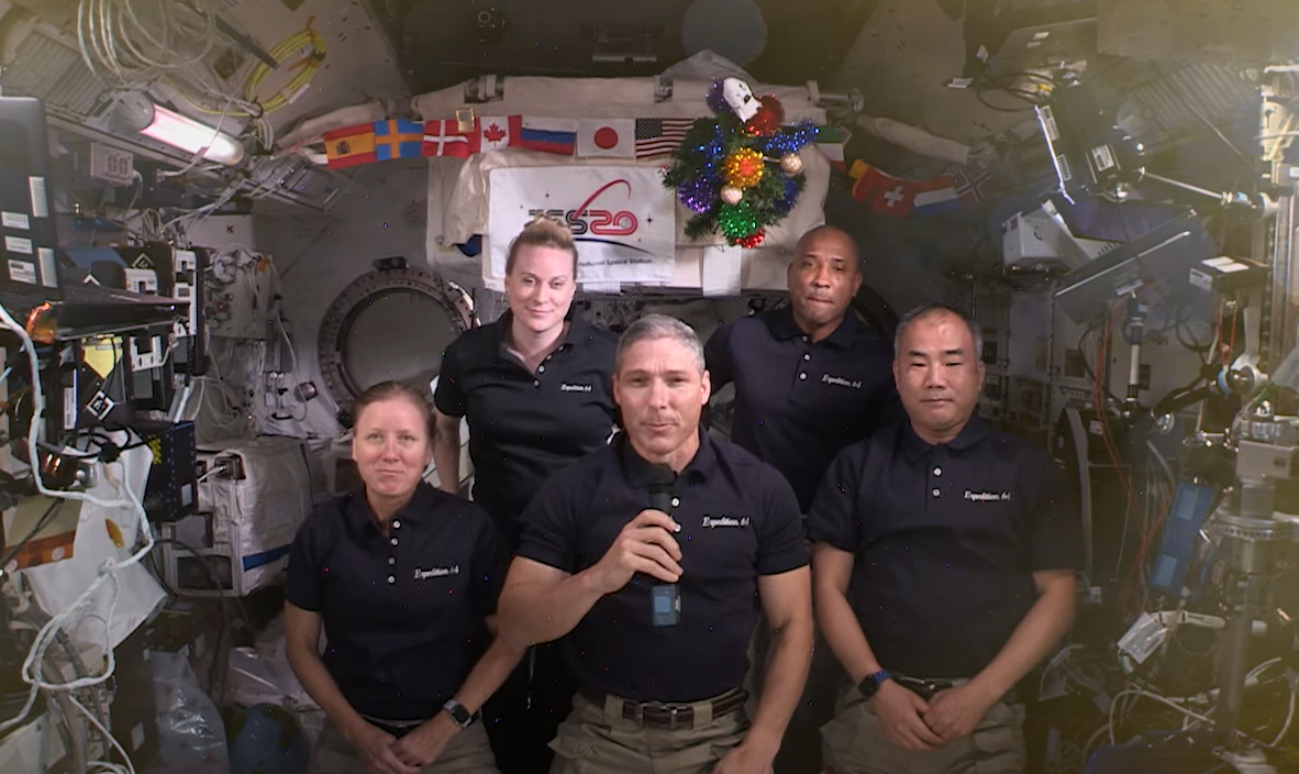 Astronautas da ISS destacam resiliência da humanidade na sua mensagem de Natal