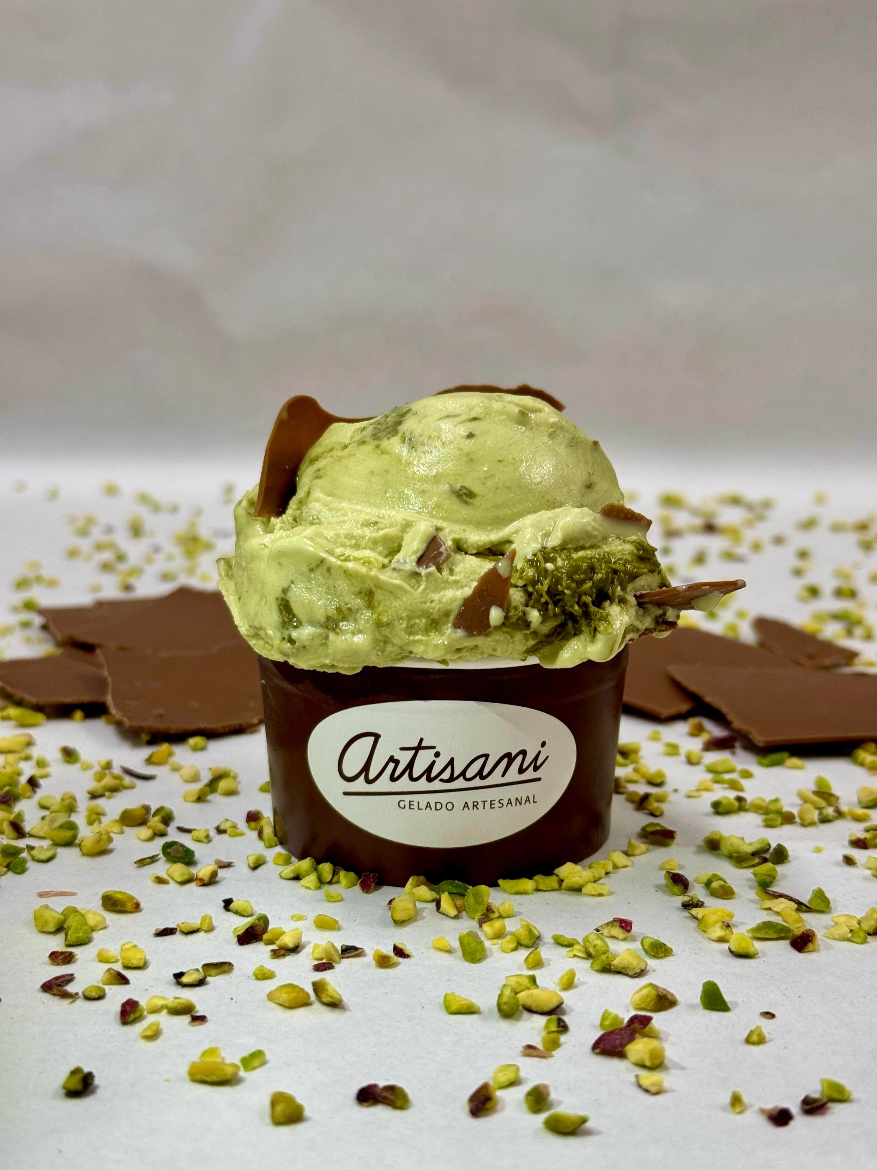 A loucura do chocolate do Dubai chegou à Artisani. Prove o novo sabor viral