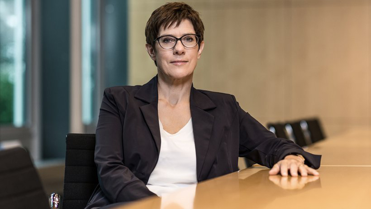 AKK, mini Merkel ou Merkel 2.0: Quem é a mulher que sucede Angela à frente da CDU?