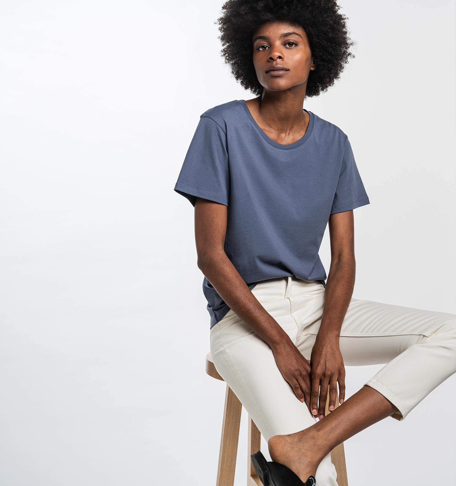 A nova coleção da ISTO, a marca sustentável portuguesa que diz em cada peça o seu custo de produção