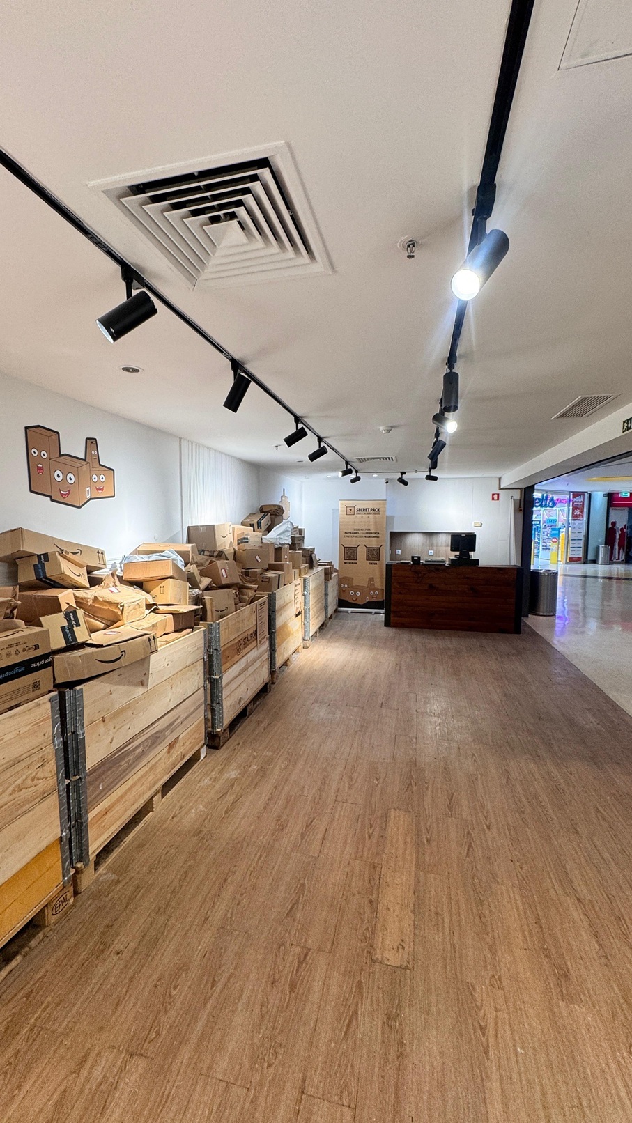 Há uma nova loja em Lisboa onde pode ir comprar encomendas perdidas. Saiba os preços