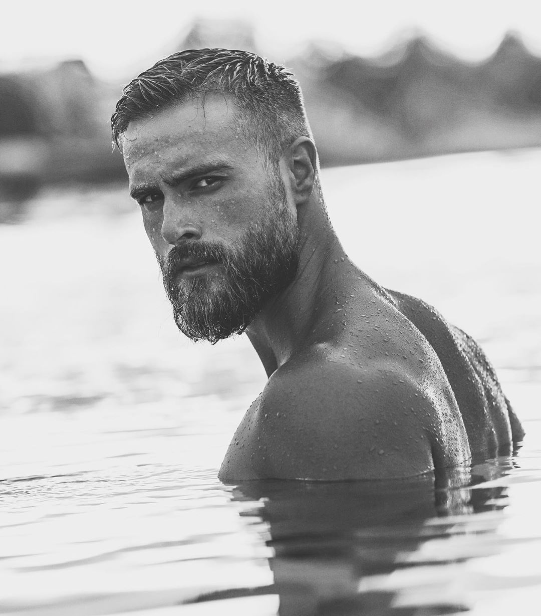 Retratos a preto e branco. Assim são as imagens que Isaac Alfaiate gosta de captar