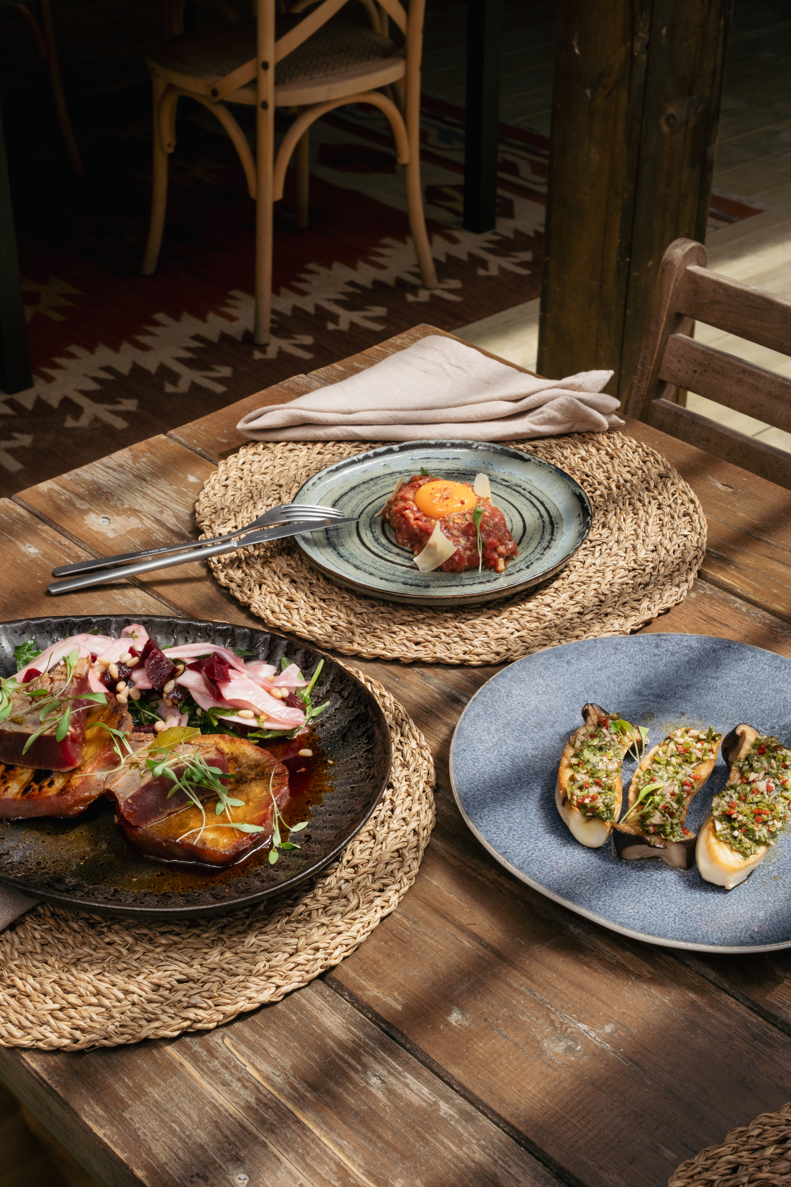 AURA. Quando fizer praia na Costa da Caparica, já pode almoçar à beira-mar neste novo spot