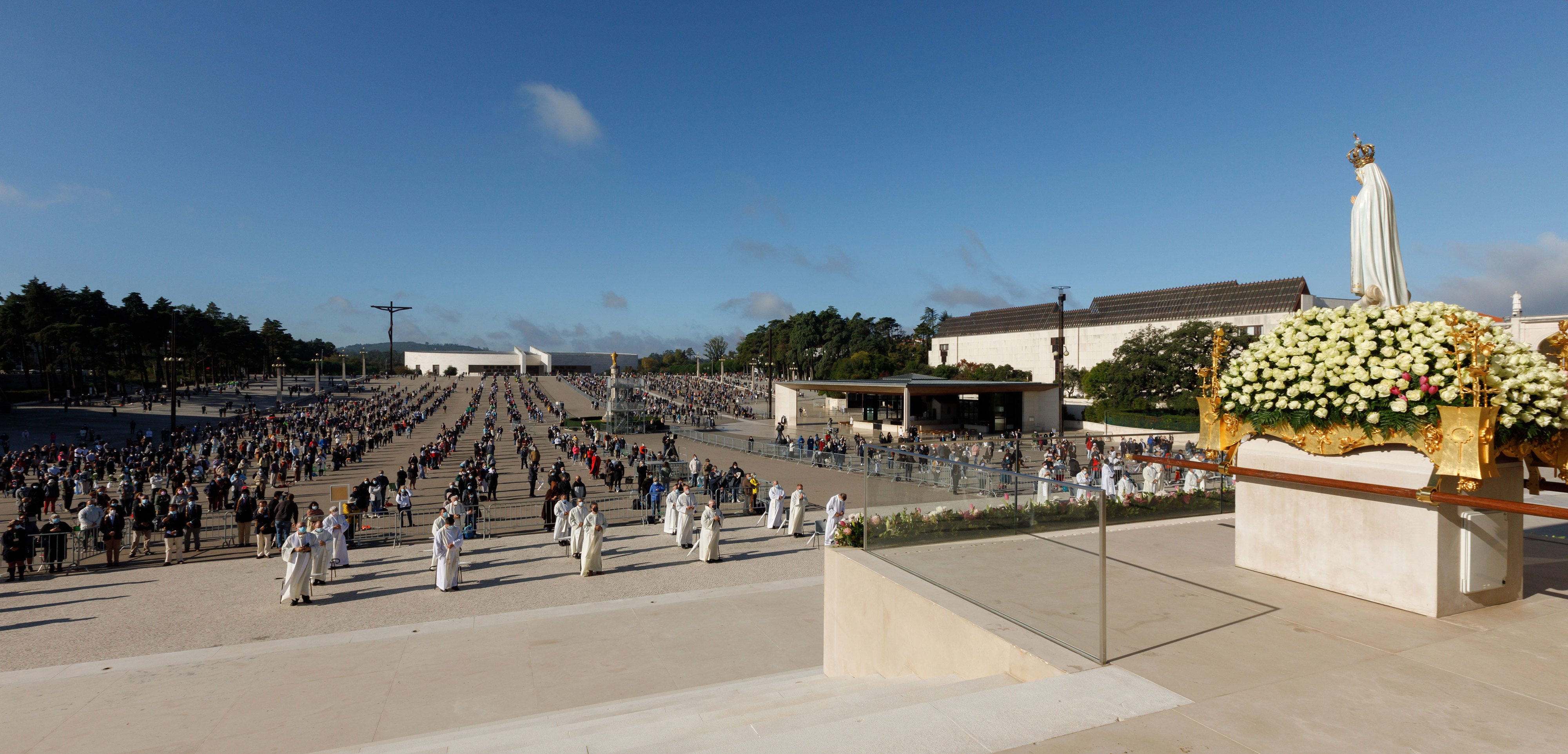 Santuário de Fátima reduzido a 7.500 peregrinos. “Os que não puderem vir, acendam uma vela”