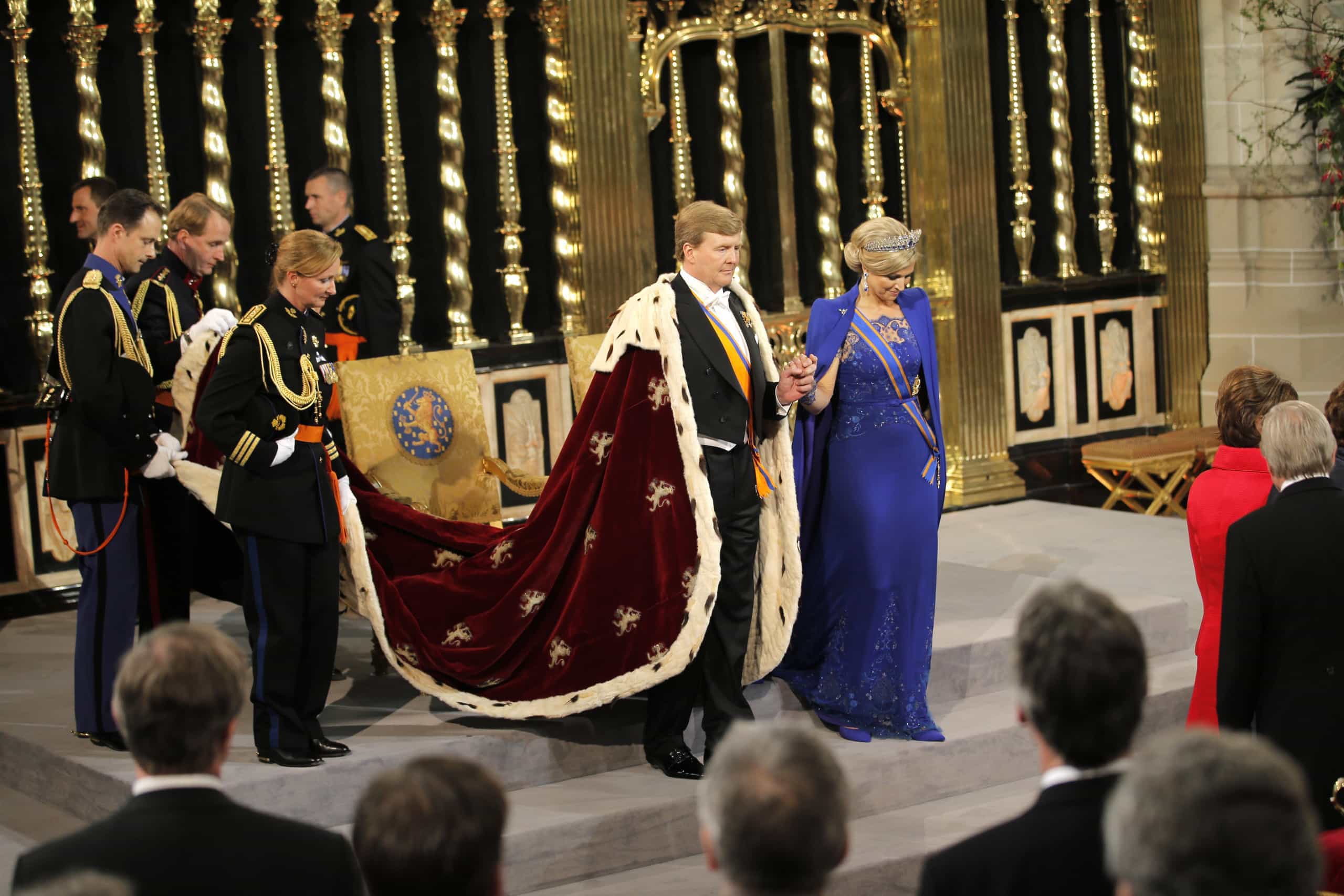 Вступление монарха на престол называют. Коронация короля Испании.