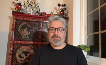 Ucraniano que recriou série de Nuno Markl está a ajudar jornalistas portugueses em Kyiv