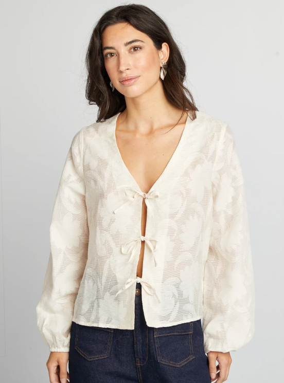 Com padrão leopardo ou laços. 12 camisolas com atilhos perfeitas para a mudança de estação (desde 9,99€)