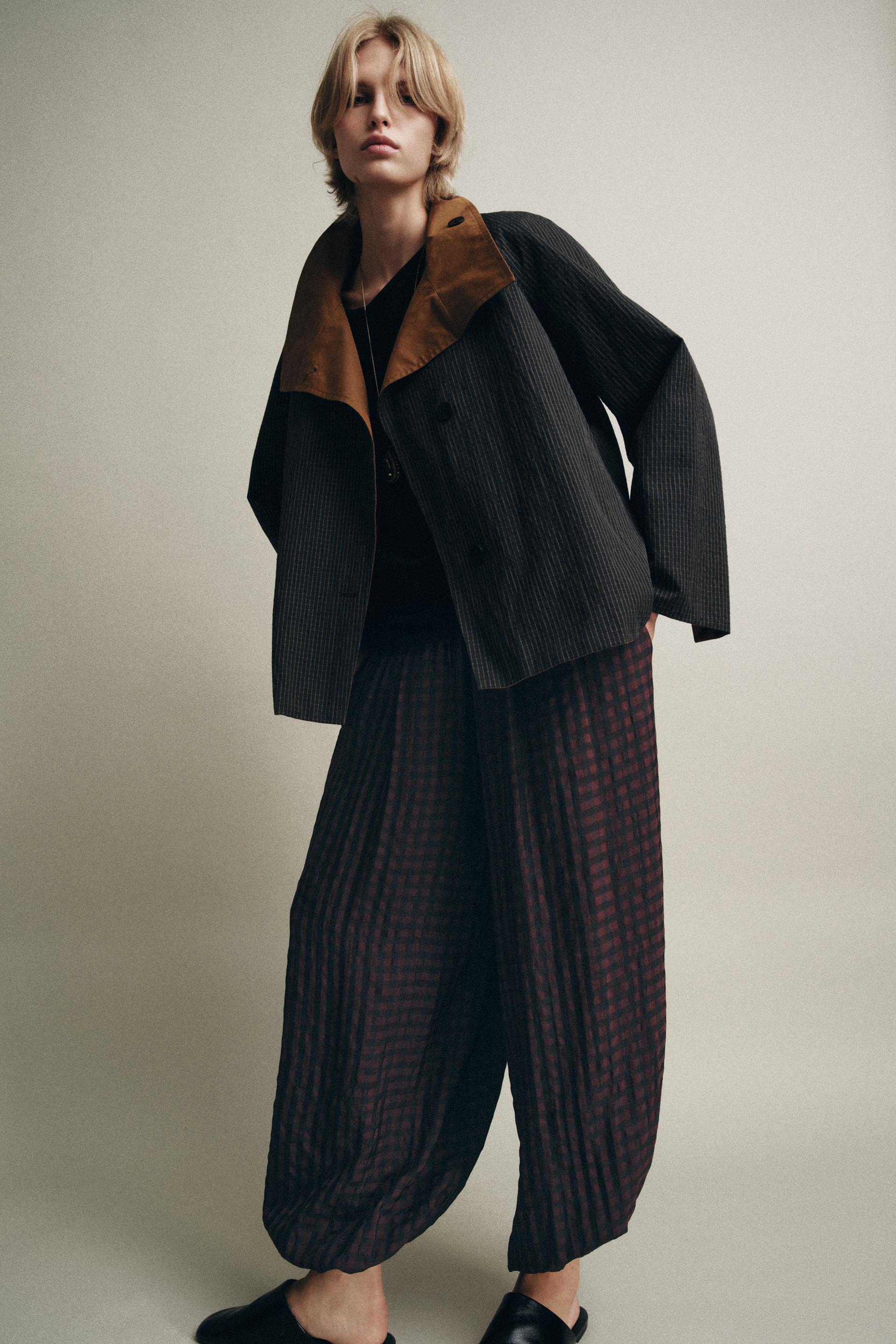 Este casaco reversível da Zara está viral no TikTok e é perfeito para o outono. Saiba quanto custa