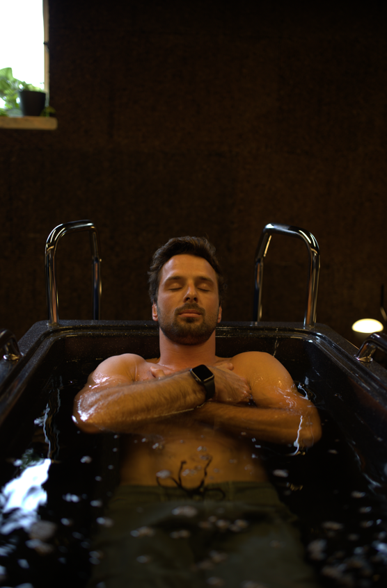 Há um novo sítio com banhos gelados em Cascais (e não é só para atletas). Saiba quanto custa