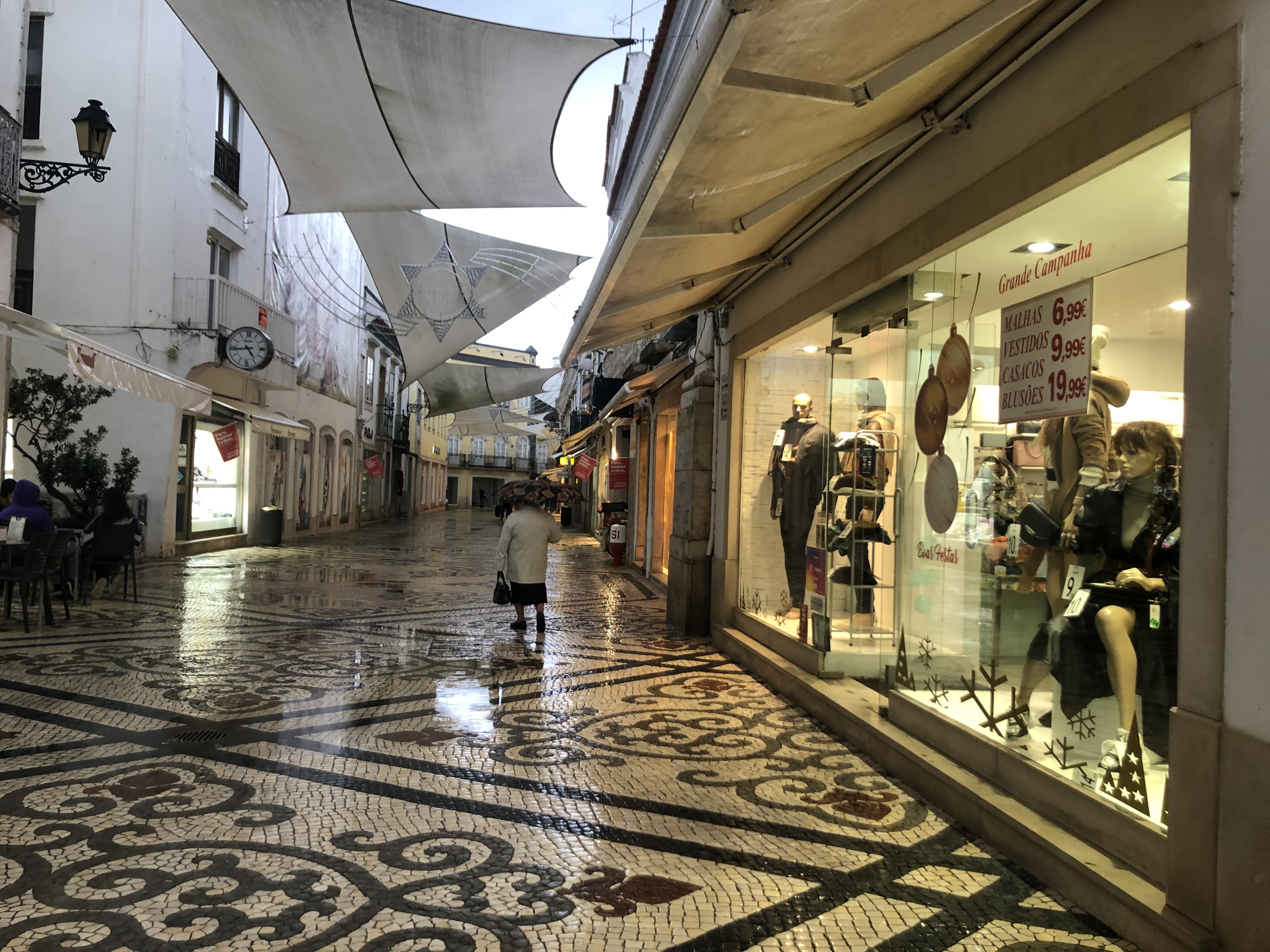 Em Faro, quisemos saber como está o comércio local e encontrámos presentes para toda a família