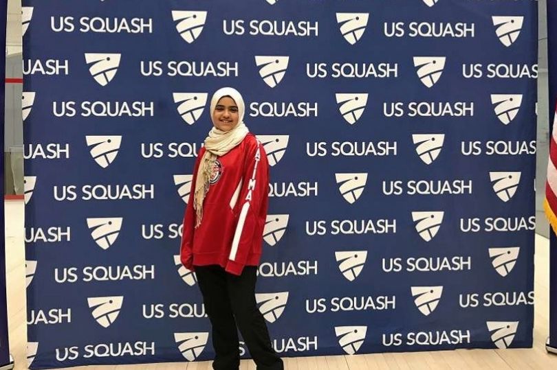 Companhia aérea exige que atleta muçulmana retire o hijab para embarcar