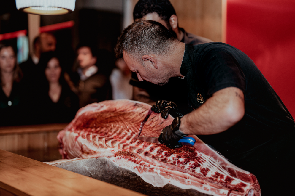 Nesta noite exclusiva no SushiCafé Alvalade, pode ver um atum de 100 quilos ser arranjado diretamente para o seu prato