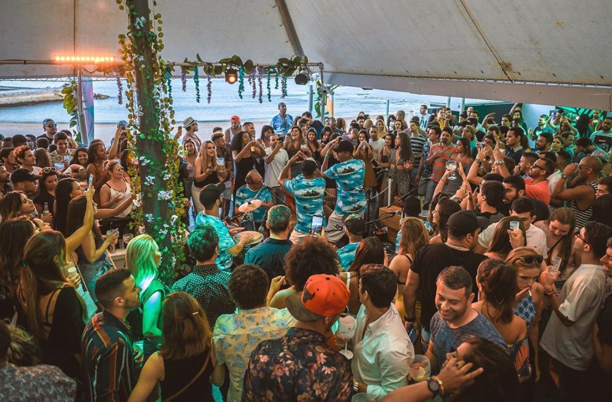 Sofazinho. Vai haver roda de samba e comida brasileira num rooftop com vista para o Tejo