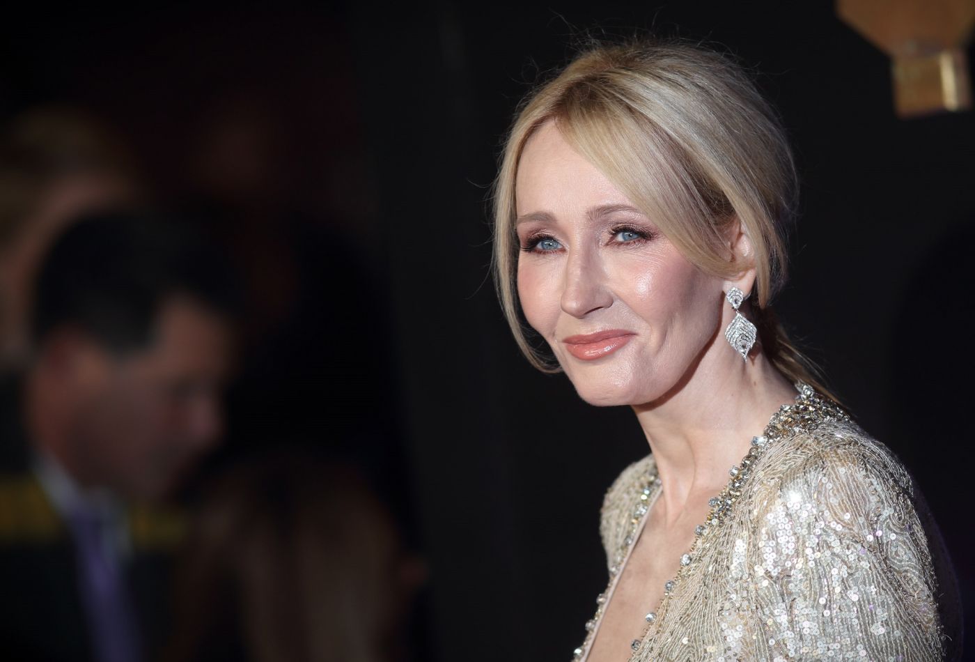 JK Rowling pede aos jovens para não fazerem voluntariado em orfanatos