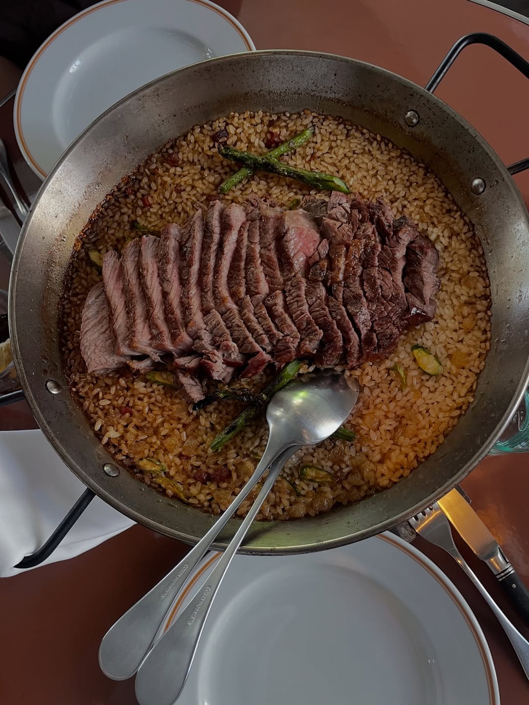 Habitat Terra e Fogo. Este restaurante no Porto tem conquistado a boca dos nortenhos pela paelha e não só