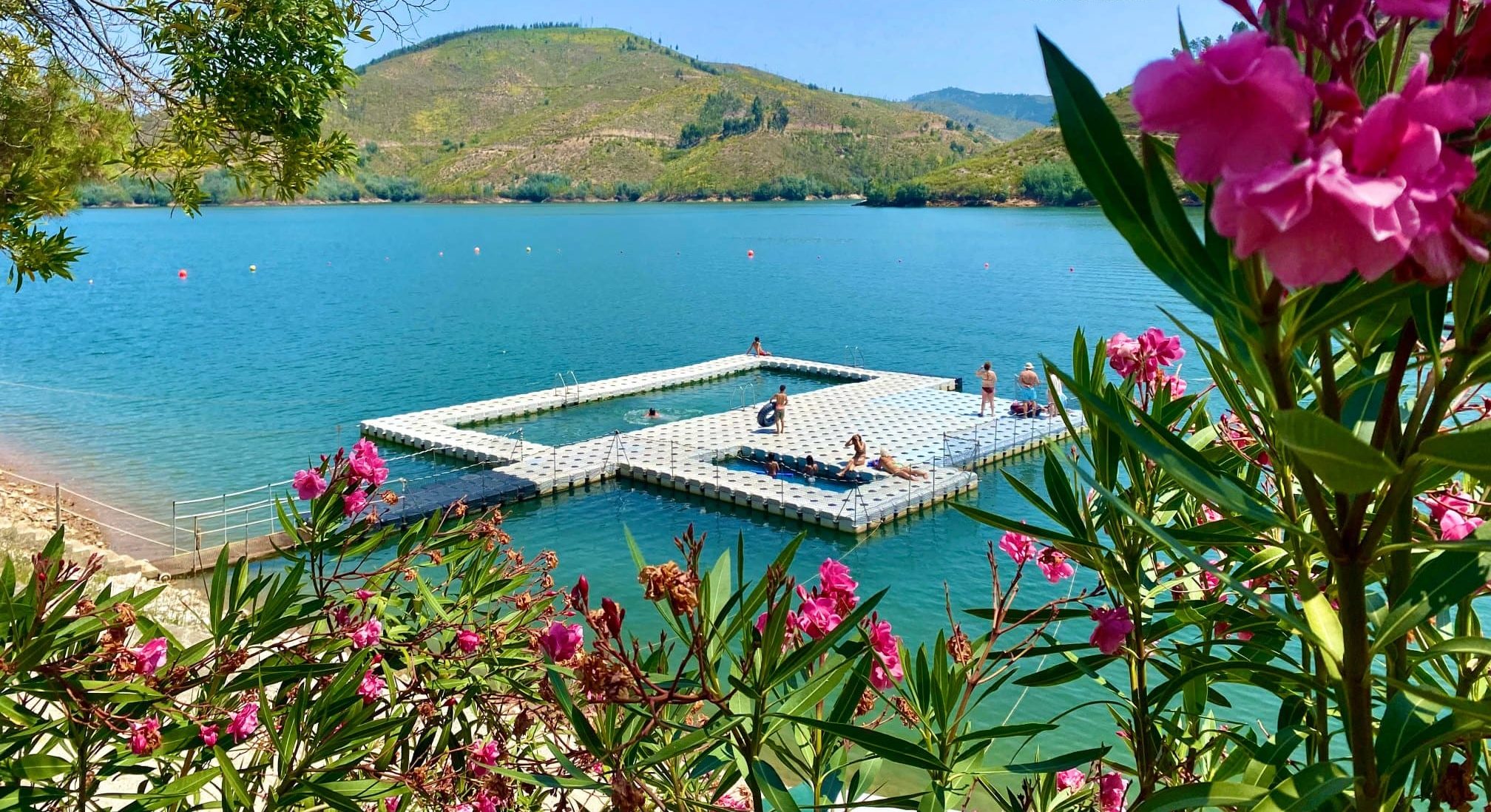 10 praias oceânicas e fluviais no Centro de Portugal para aproveitar este verão