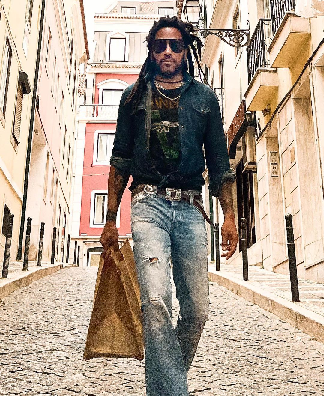 Lenny Kravitz mostra-se a andar pelas ruas de Lisboa e fãs deliram
