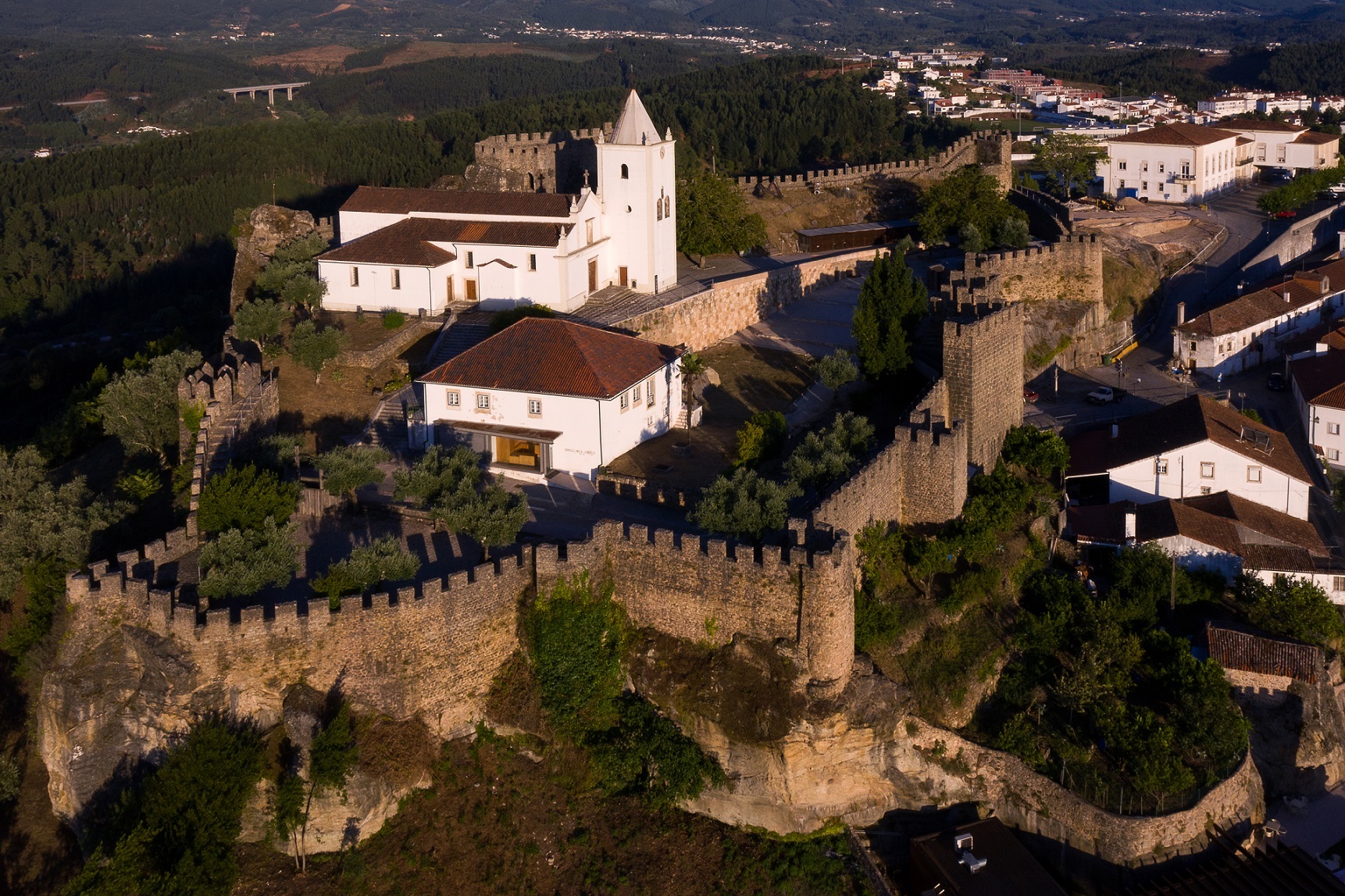 Percorrer Aldeias do Xisto e cozer pão em forno a lenha. Uma amostra do que fazer em Penela