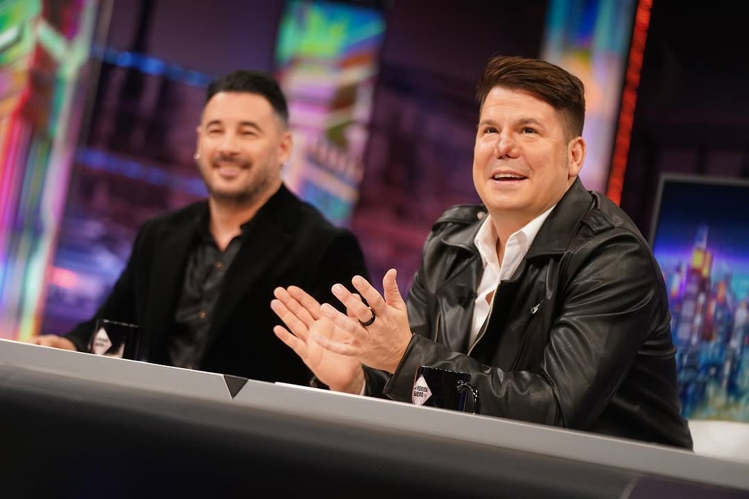 Cantor fica com a cara deformada depois de operação plástica. Saiba o que é o nariz de sela