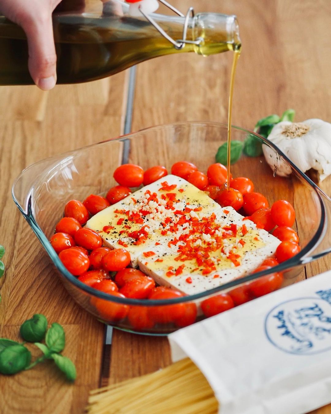 A babar por “aquela” receita de massa e queijo feta do TikTok? Aprenda a fazê-la aqui