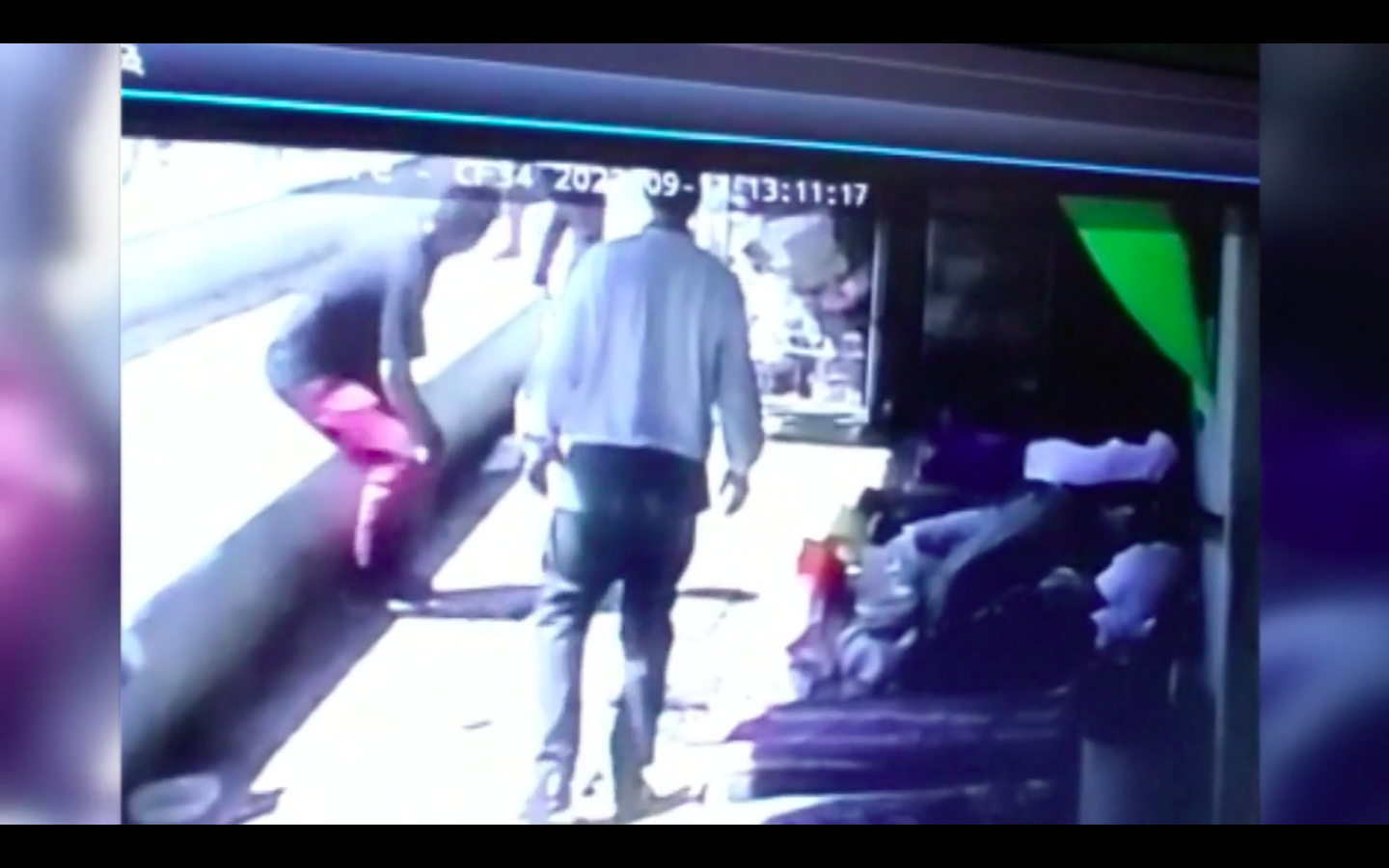 Violência cresce em Lisboa. Jovens começam à luta em plena luz do dia no Cais do Sodré e um morreu (há imagens)