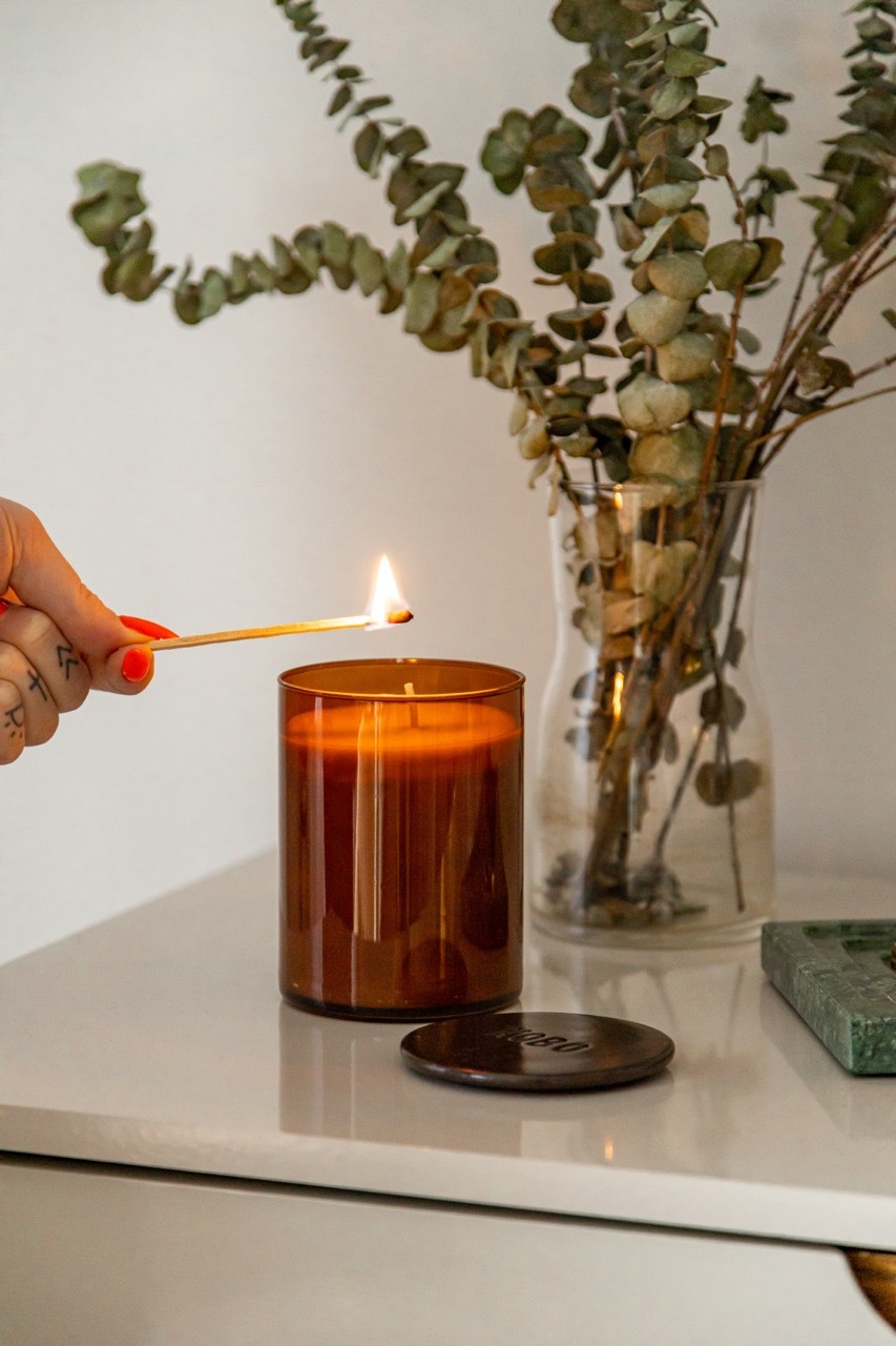 Estas 16 velas a partir dos 5,85€ prometem tornar a sua casa mais acolhedora (e bastante cheirosa)