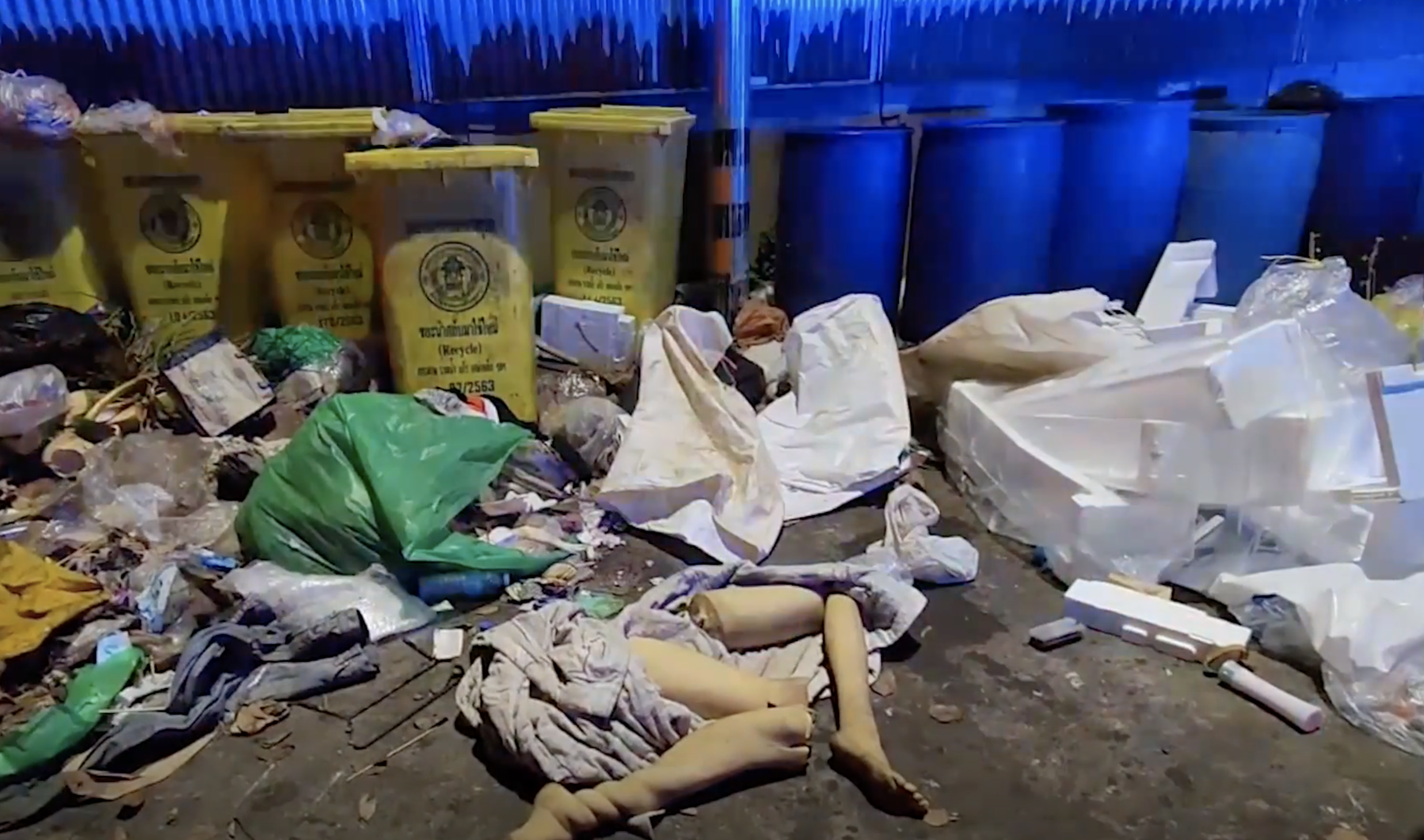 Polícia britânica fecha estrada por mais de 30 horas depois de confundir boneca sexual com cadáver