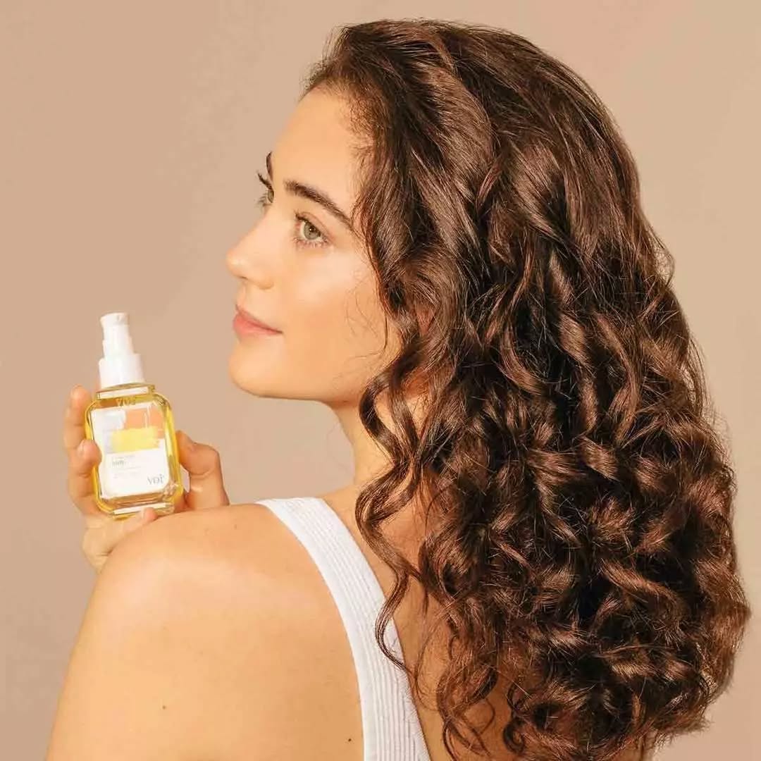 Proteja o seu cabelo no verão com este óleo premiado Top Beleza 2025 que hidrata, suaviza e dá brilho