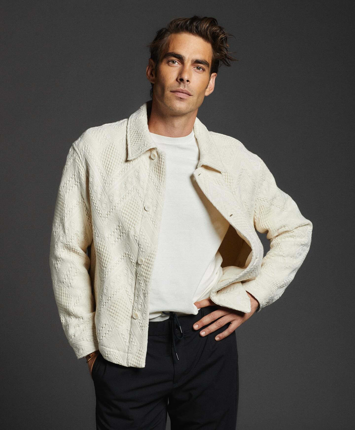 Modelo da D&G, e que até já atuou com Madonna, está em Portugal. Veja as fotos sensuais de Jon Kortajarena