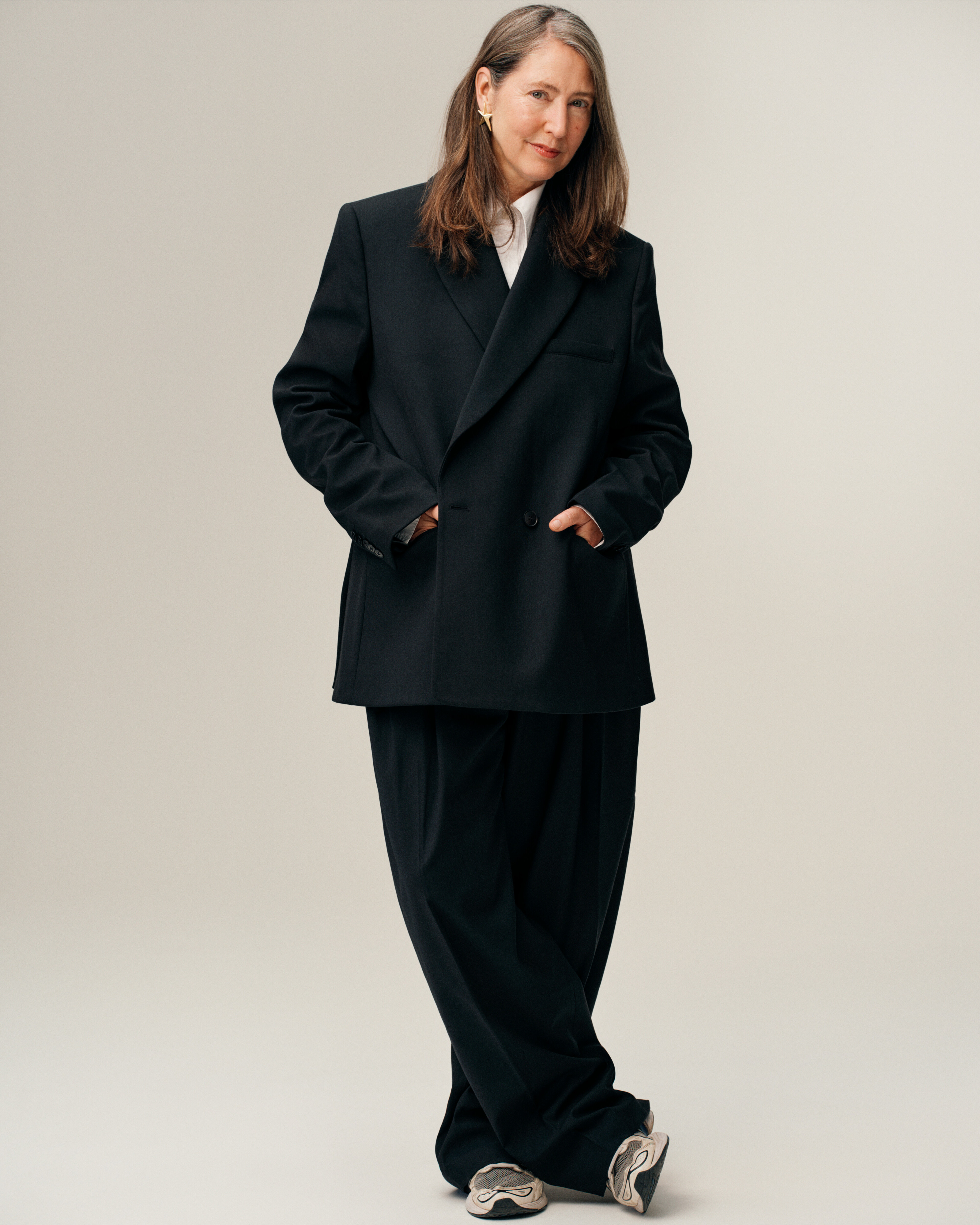 “A moda precisa de ir mais além do consumo imediato”. Falámos com a diretora criativa da H&M sobre a nova era da marca