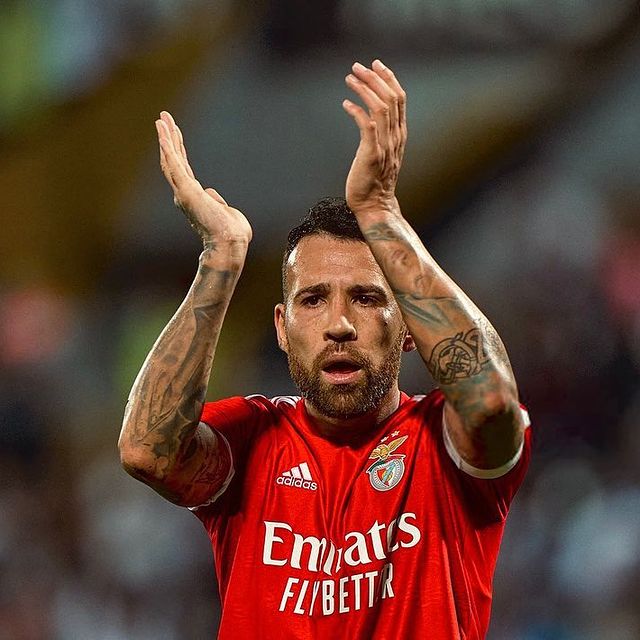 Otamendi foi assaltado e agredido em casa. Jogador do Benfica estava com a mulher e o filho