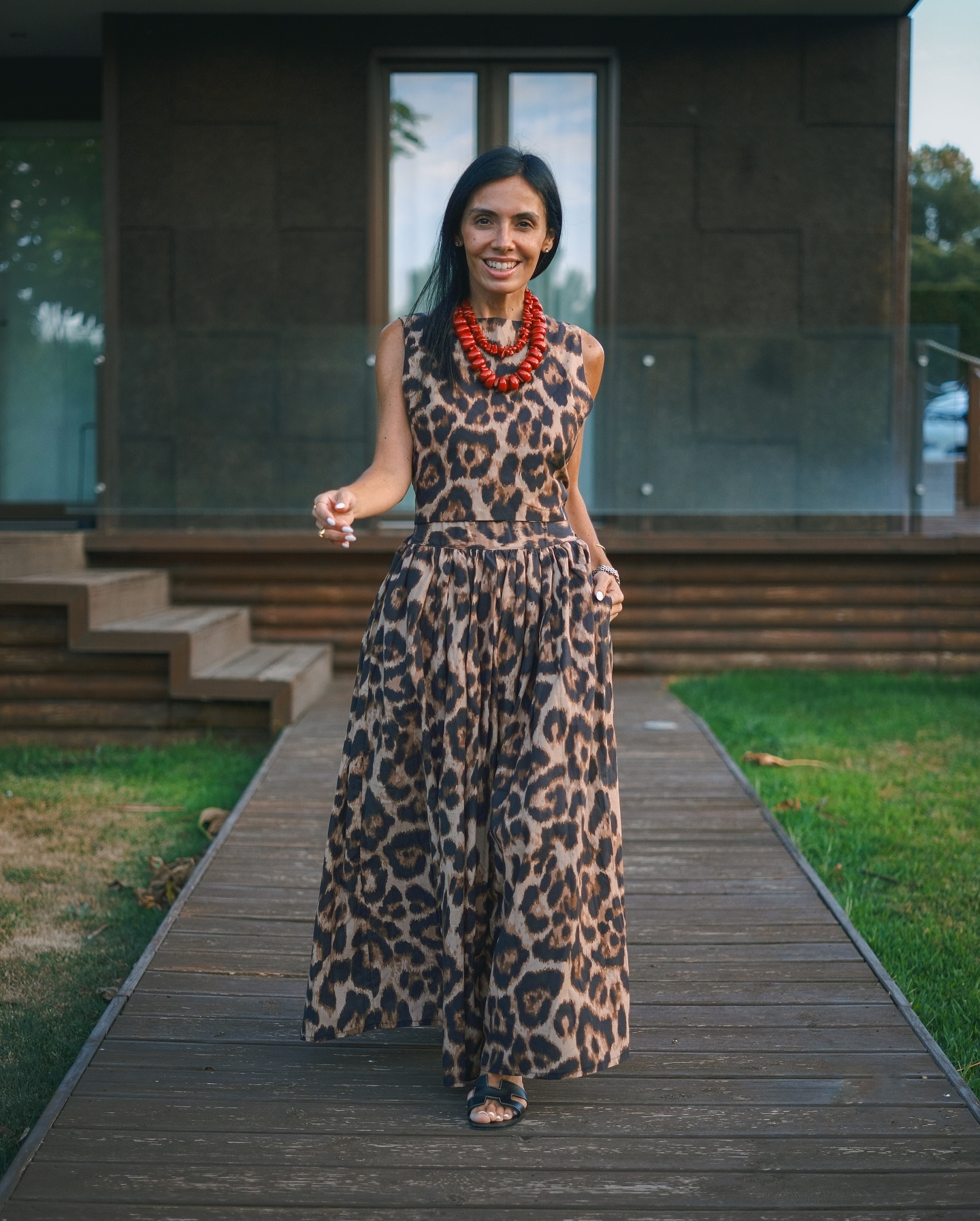 Este look tendência de Mia Relógio incendiou as redes sociais. Saiba quanto custa