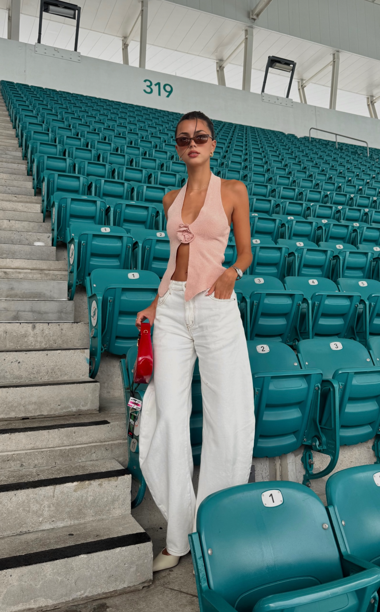 Estamos fãs deste top trendy de Kika Cerqueira Gomes, que tem a cor e o corte perfeitos para o verão