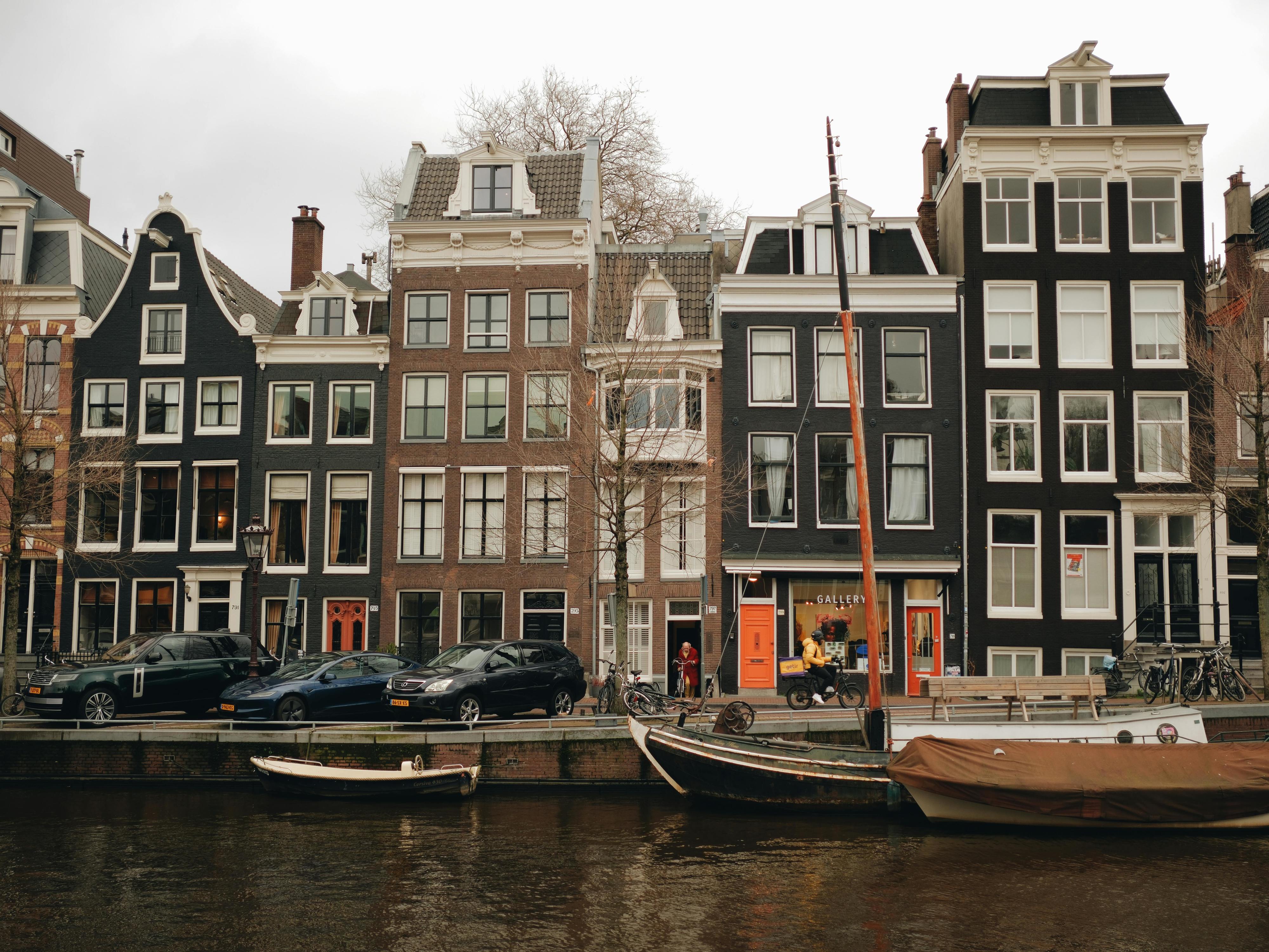 Ciberataque dirigido a sites de partidos nos Países Baixos ameaça dia de eleições. Grupo pró-Kremlin HackNeT reivindicou a ação