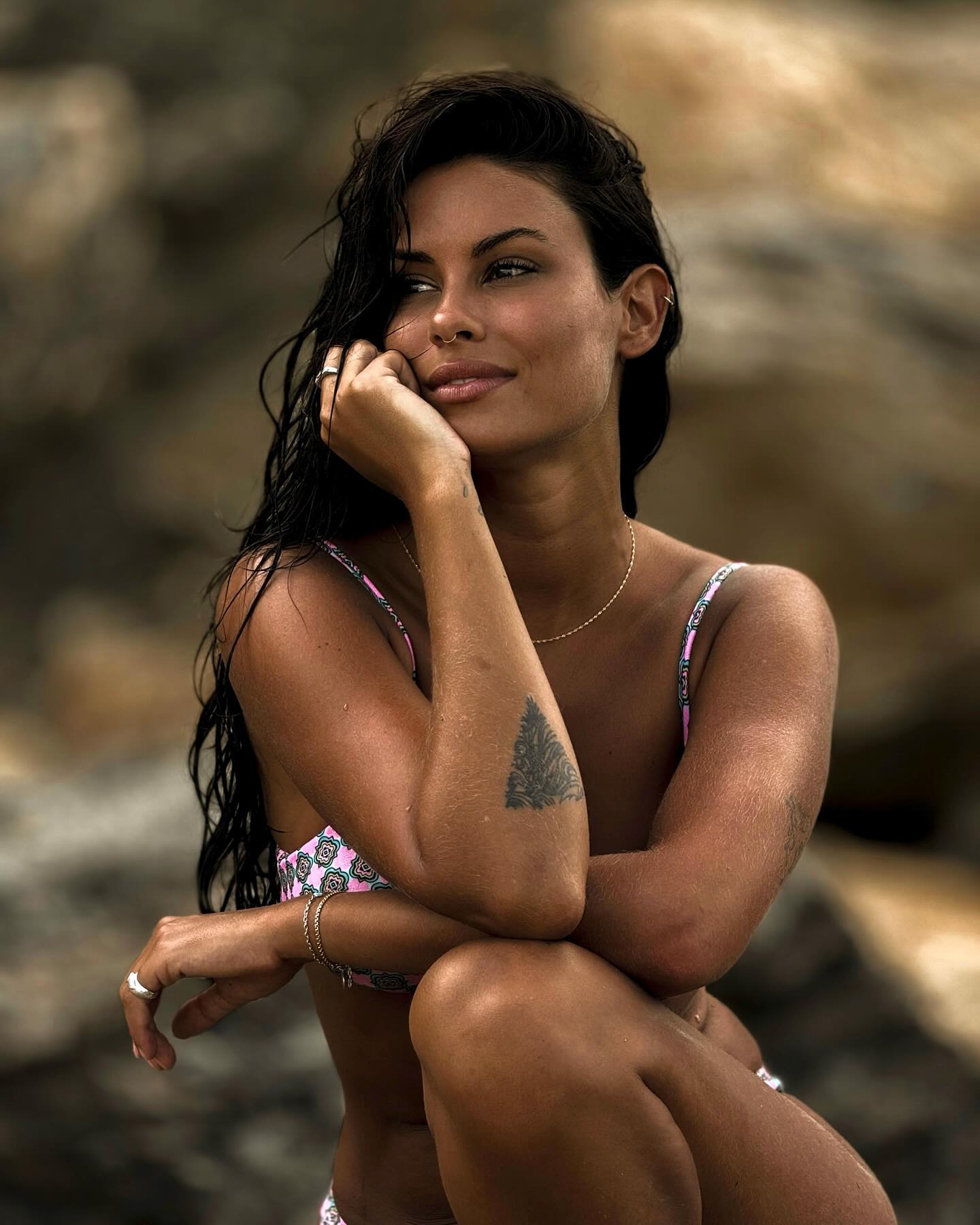 Carolina Loureiro integra 6.ª temporada d’ “O Clube”. Veja 13 fotos arrasadoras da atriz