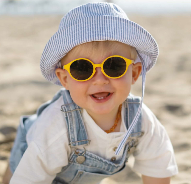 Vá para a praia a combinar com os miúdos com óculos de sol cheios de pinta e feitos de borracha reciclada