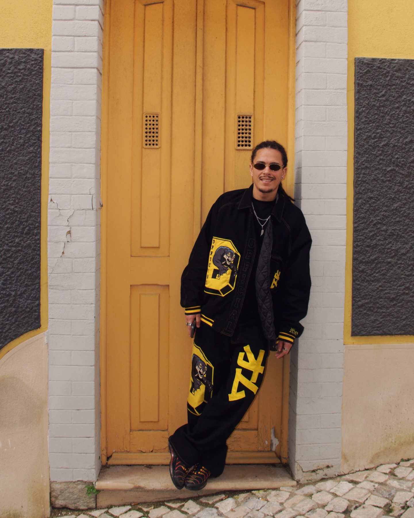 Buscas por Maycon foram retomadas. Foi encontrado um casaco que pertence ao DJ no carro submerso