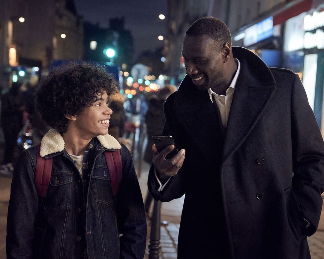 Nefflix abre loja online. A partir de julho, já pode comprar t-shirts de “Lupin” ou de “Bridgerton”