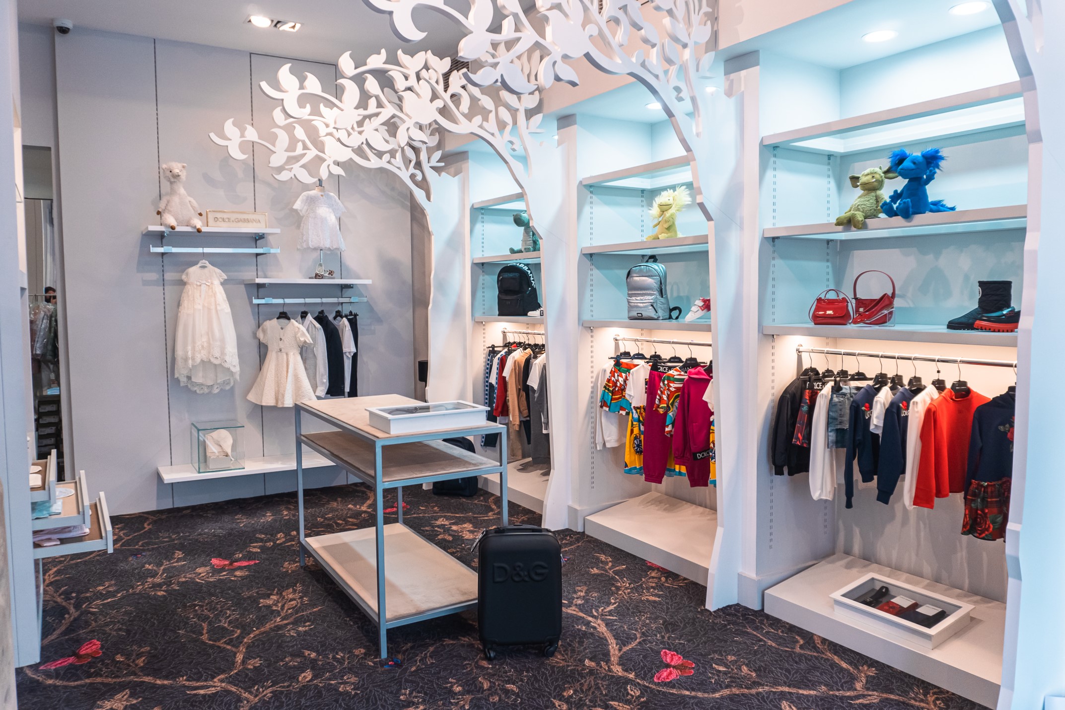 Baby Liberdade. Esta loja vende roupa da Gucci ou Versace para crianças — veja as fotos