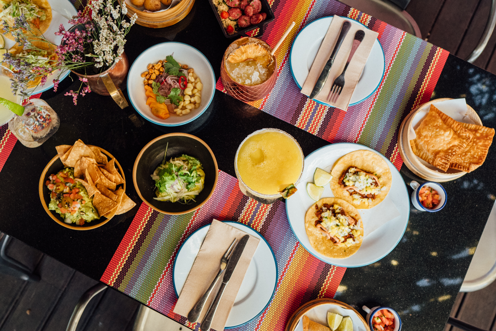 Lat.A. O novo restaurante das Docas tem samba no pé e pão de queijo e caipirinhas na mão