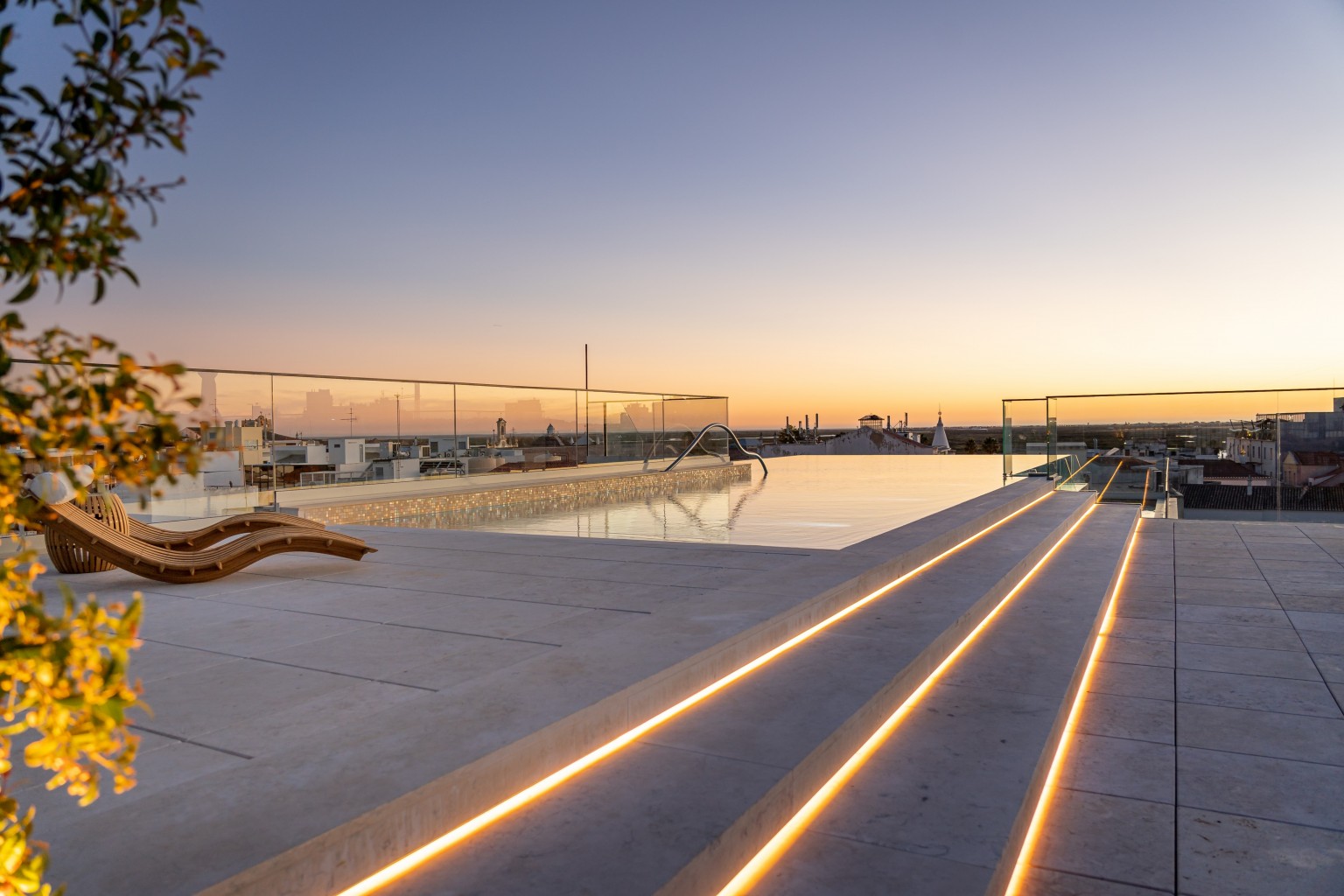 Faro vai ter um novo hotel com piscina infinita virada para ria Formosa e burrata algarvia