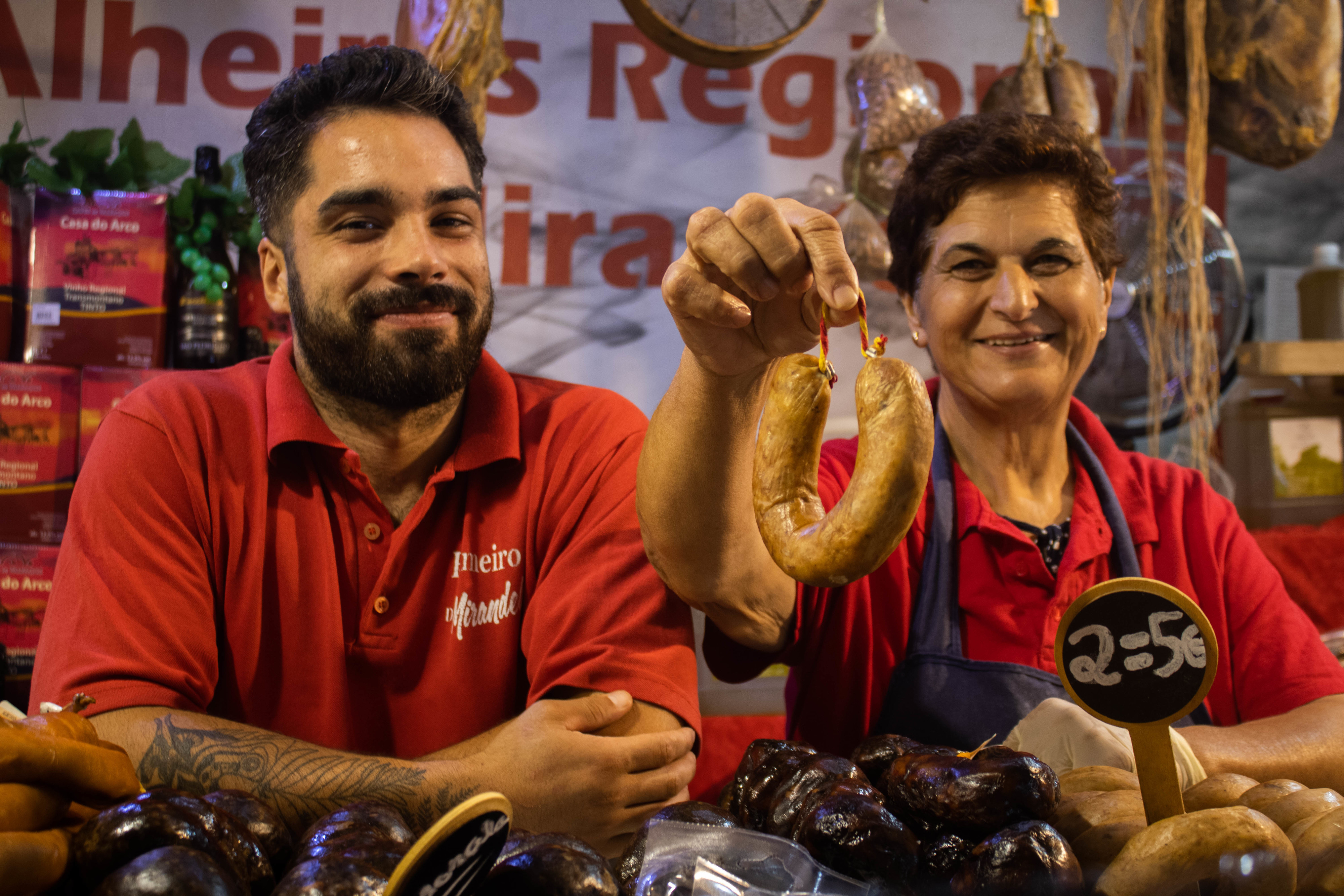 Feira da Luz mantém “viva a tradição” há mais de 500 anos. Conheça os feirantes, artistas, os petiscos (e muito mais)