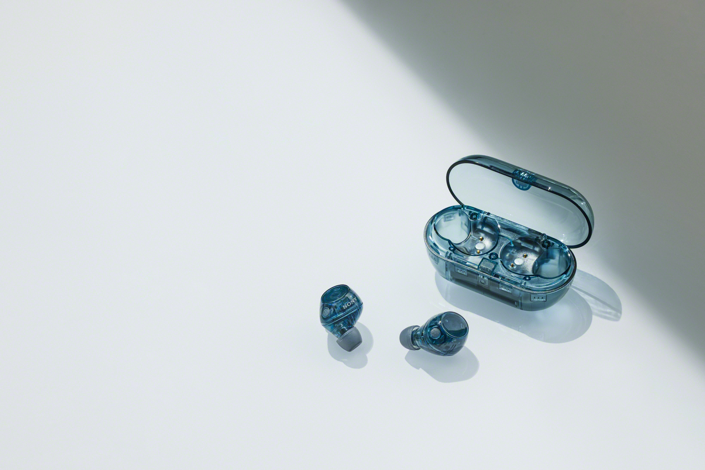 Sony WF-C710N combinam cancelamento de ruído, autonomia até 30 horas e um design transparente