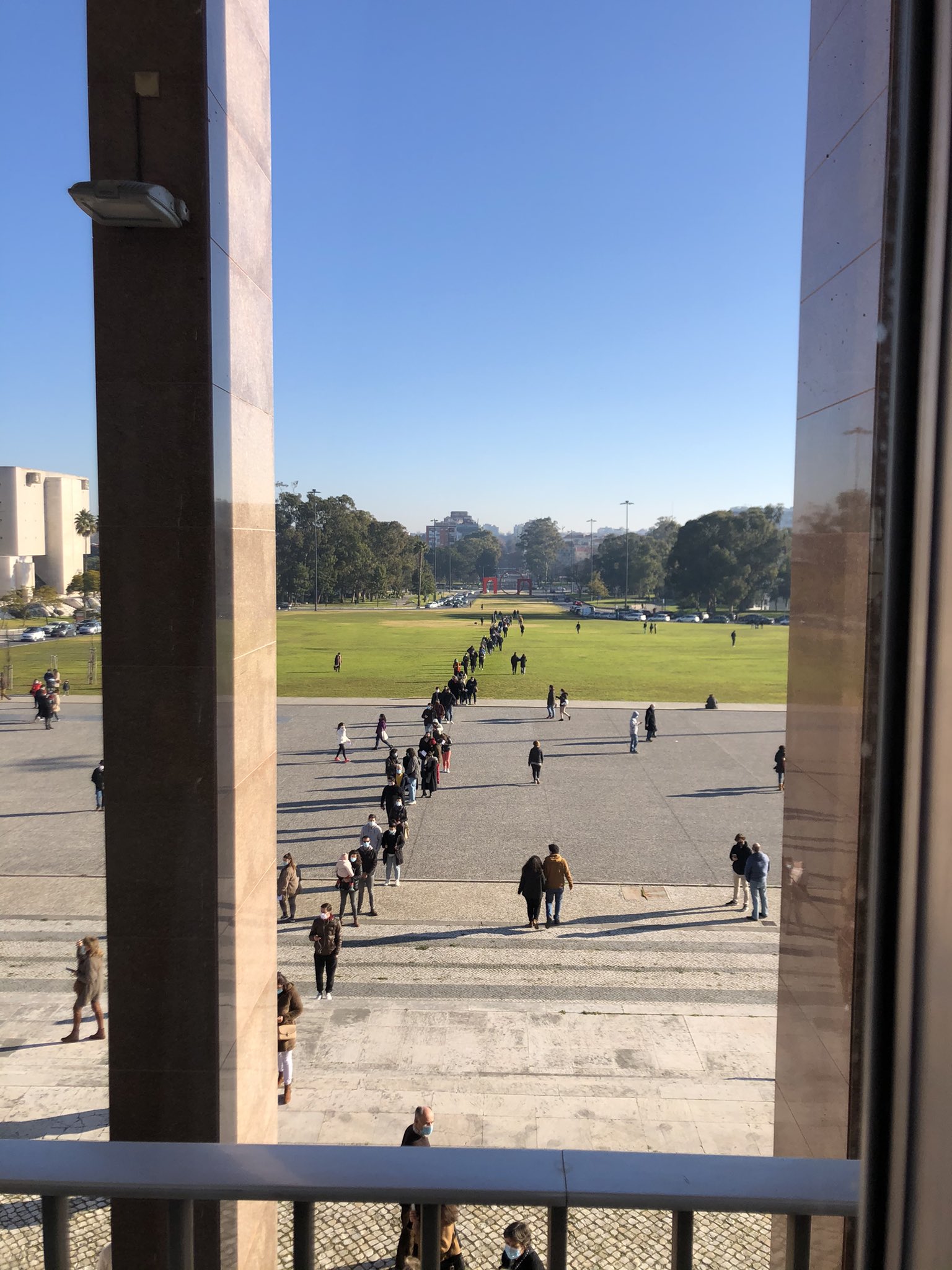 Eleições Presidenciais. Filas de espera até 700 metros para votar antecipadamente