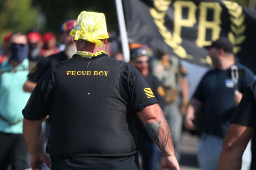 Proud Boys. Quem são os membros do grupo de extrema-direita que apoiam Trump e estão “a postos”?