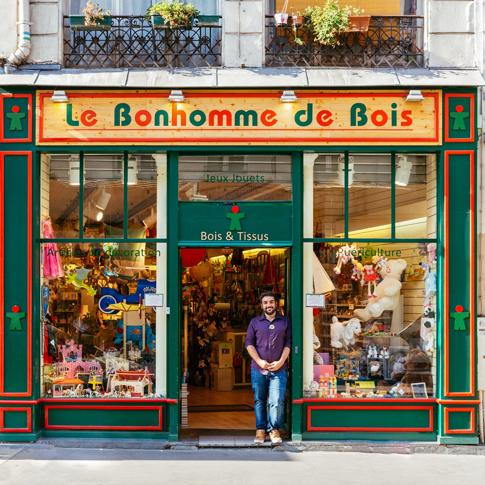 Городские витрины. Витрины старинных магазинов Парижа. Витрина магазина игрушек. Витрины магазинов в Европе. Уличные витрины.